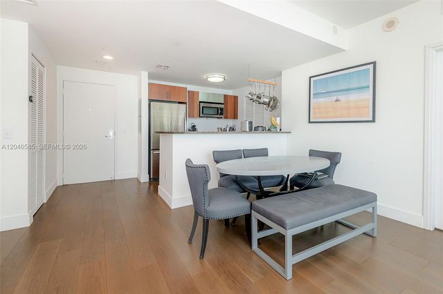 300 S Biscayne Blvd T-2612, Miami, FL 33131