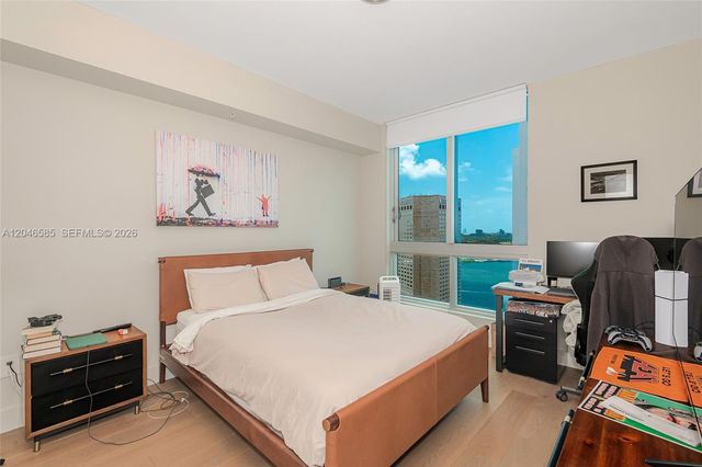 300 S Biscayne Blvd T-2612, Miami, FL 33131