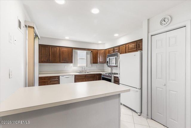 57 Suffolk Way, Marlboro, NJ 07746