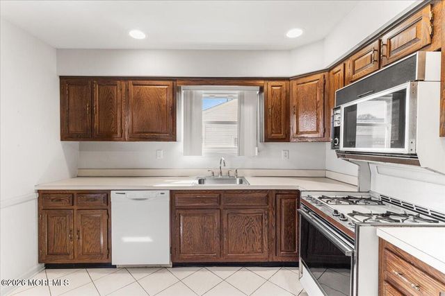 57 Suffolk Way, Marlboro, NJ 07746