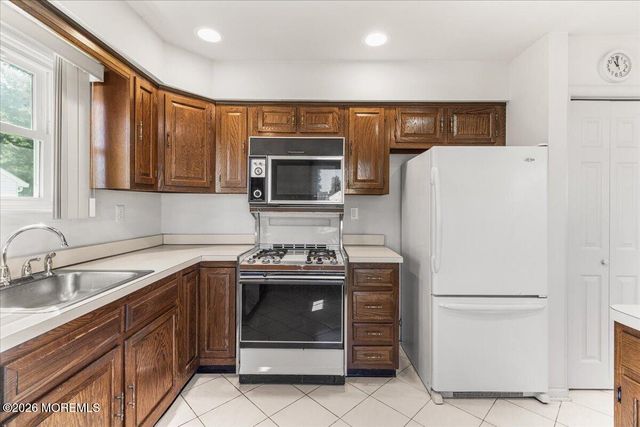 57 Suffolk Way, Marlboro, NJ 07746