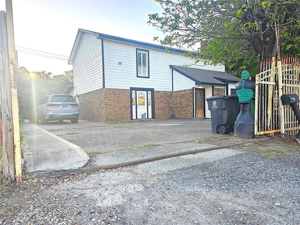 2131 Campbell Road, Houston, TX 77080