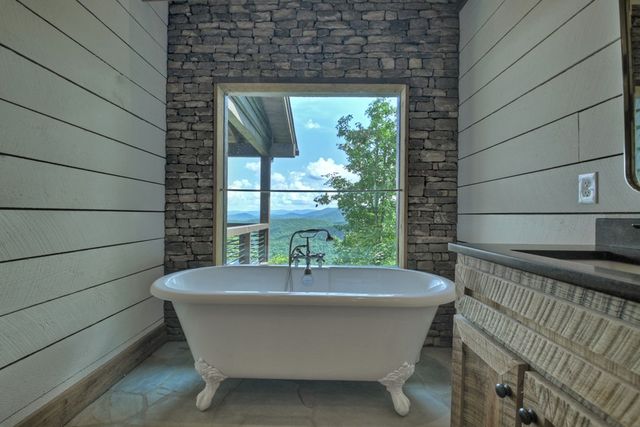 440 Cochise Road, Blue Ridge, GA 30513