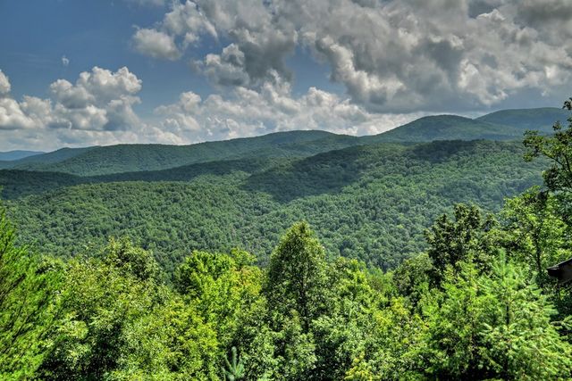 440 Cochise Road, Blue Ridge, GA 30513