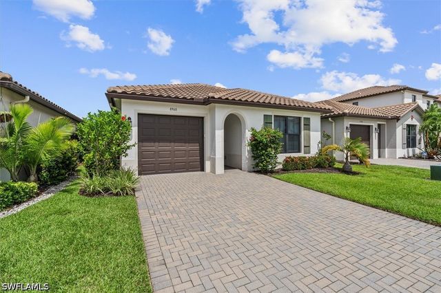 8968 Madrid CIR, Naples, FL 34104