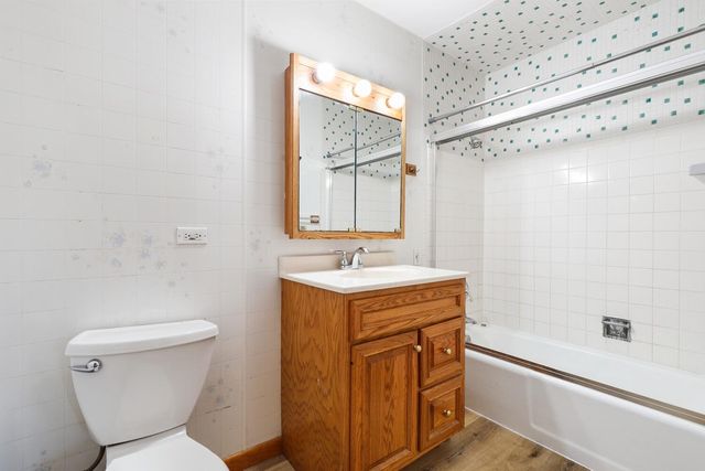 9409 5th Street, Highland, IN 46322