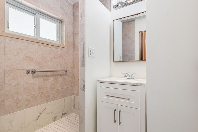 9409 5th Street, Highland, IN 46322