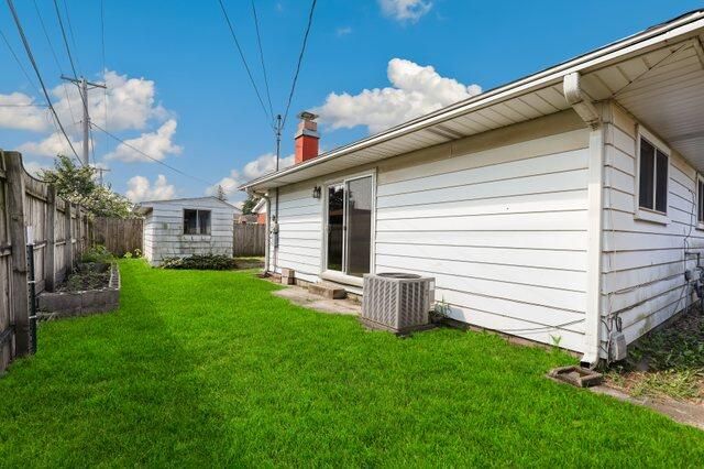 9409 5th Street, Highland, IN 46322