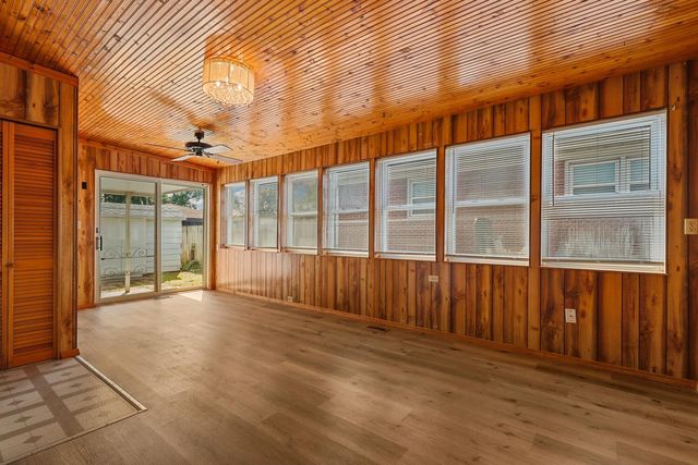 9409 5th Street, Highland, IN 46322