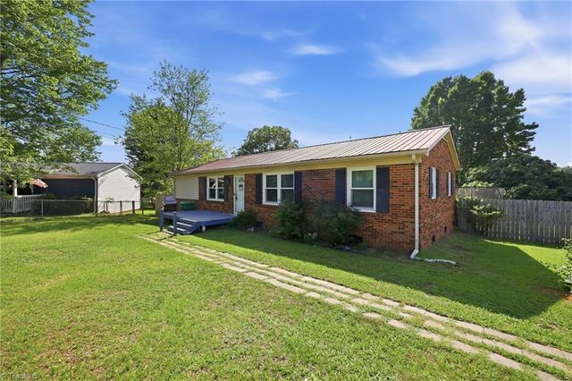4228 Valley Circle, Thomasville, NC 27360