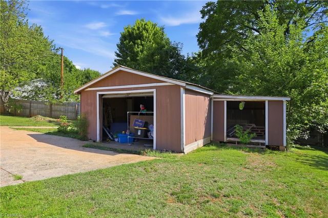 4228 Valley Circle, Thomasville, NC 27360
