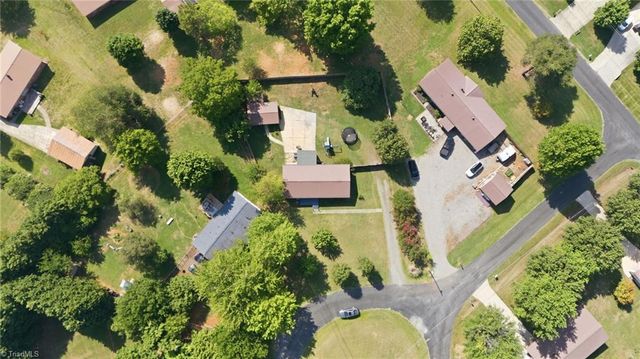 4228 Valley Circle, Thomasville, NC 27360