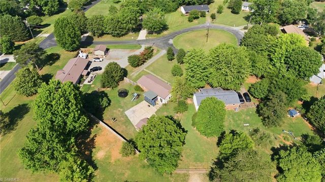 4228 Valley Circle, Thomasville, NC 27360