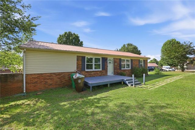 4228 Valley Circle, Thomasville, NC 27360