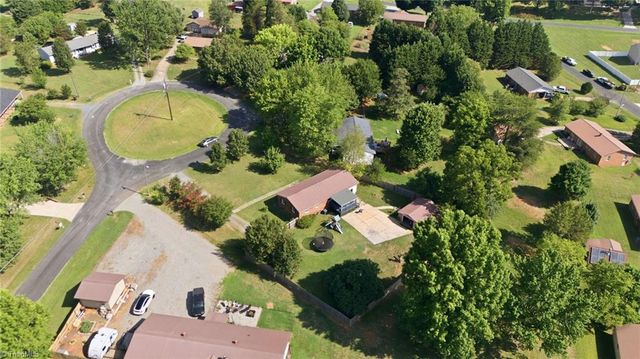 4228 Valley Circle, Thomasville, NC 27360