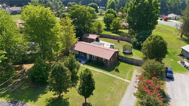 4228 Valley Circle, Thomasville, NC 27360