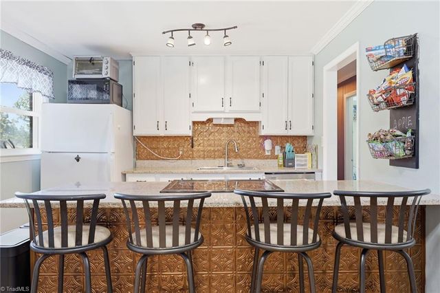 4228 Valley Circle, Thomasville, NC 27360