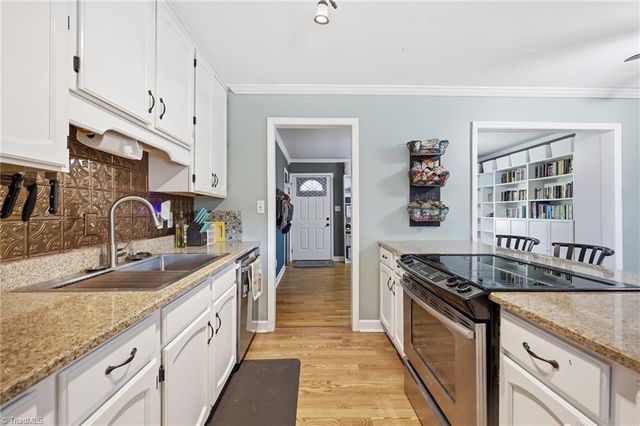 4228 Valley Circle, Thomasville, NC 27360