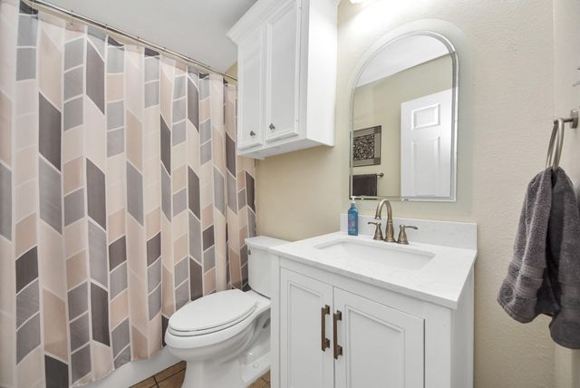 33 Clara Barton Lane, Galveston, TX 77551