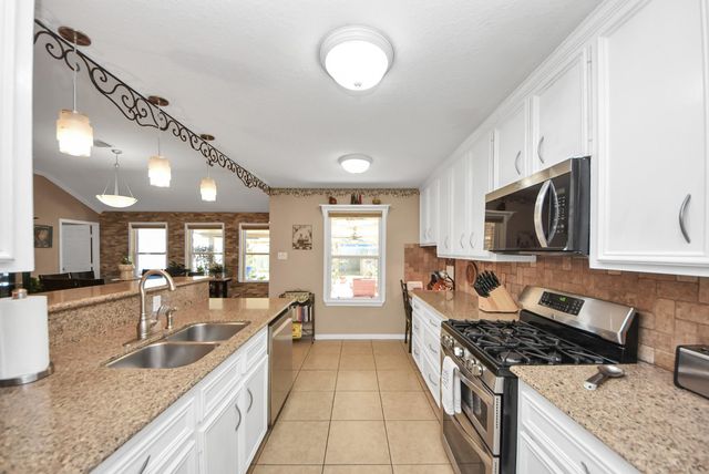 33 Clara Barton Lane, Galveston, TX 77551