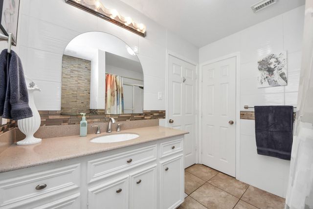 33 Clara Barton Lane, Galveston, TX 77551
