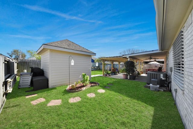 33 Clara Barton Lane, Galveston, TX 77551