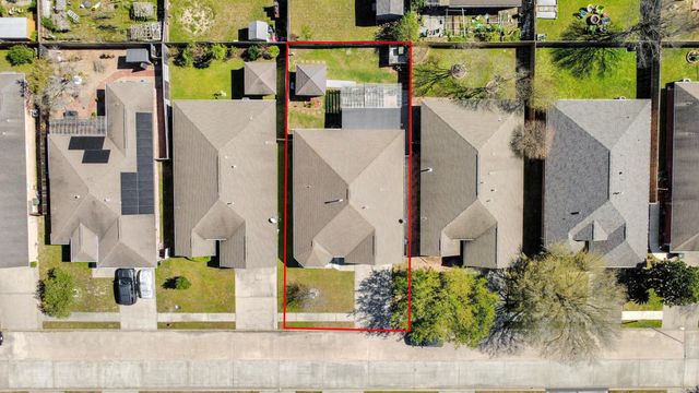 33 Clara Barton Lane, Galveston, TX 77551