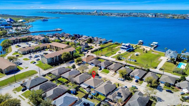 33 Clara Barton Lane, Galveston, TX 77551
