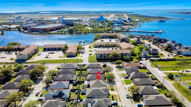 33 Clara Barton Lane, Galveston, TX 77551