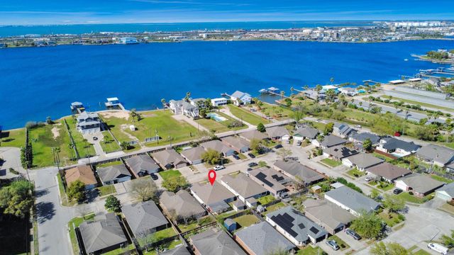 33 Clara Barton Lane, Galveston, TX 77551