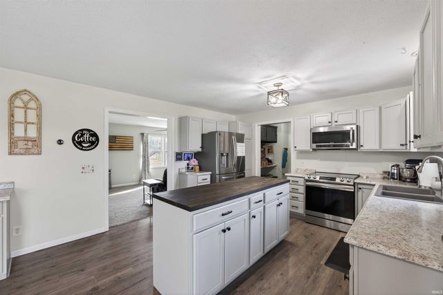566 W Co Rd 600 N, Orleans, IN 47452