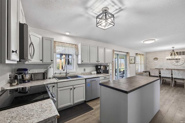 566 W Co Rd 600 N, Orleans, IN 47452