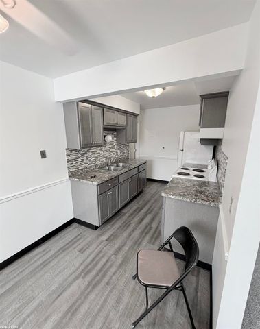 18765 Eastland Street Unit 8, Roseville, MI 48066