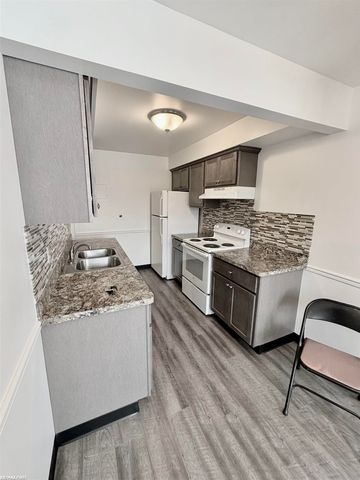 18765 Eastland Street Unit 8, Roseville, MI 48066