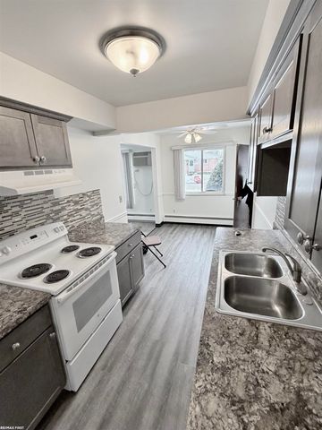 18765 Eastland Street Unit 8, Roseville, MI 48066