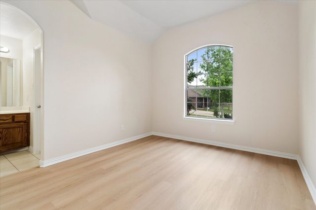 11000 Owl Creek Drive, Fort Worth, TX 76179