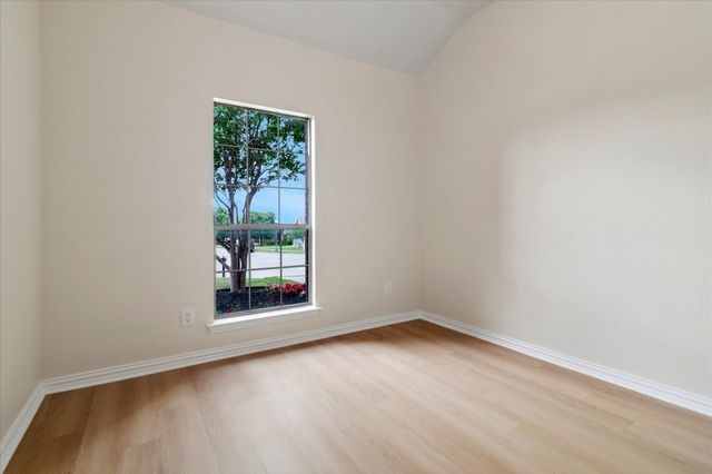 11000 Owl Creek Drive, Fort Worth, TX 76179