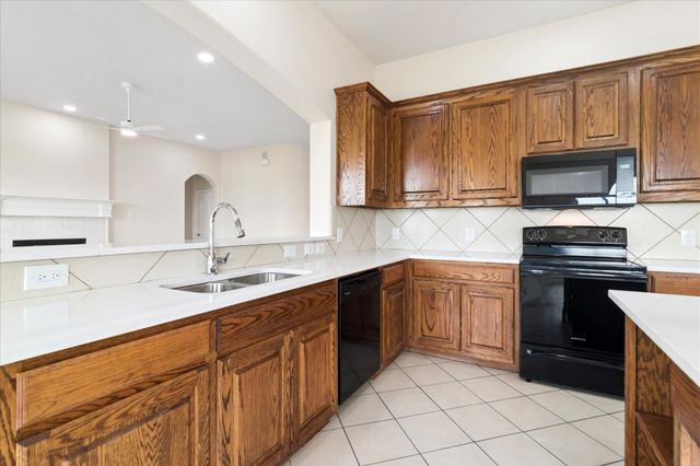 11000 Owl Creek Drive, Fort Worth, TX 76179