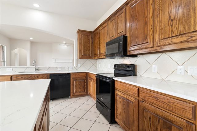 11000 Owl Creek Drive, Fort Worth, TX 76179