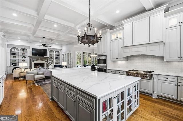 2720 Orchard Knob SE, Vinings, GA 30339