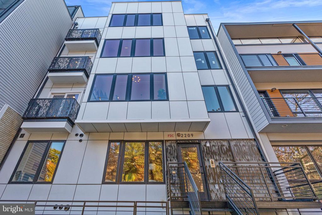 2209 M ST NE #3, Washington, DC 20002