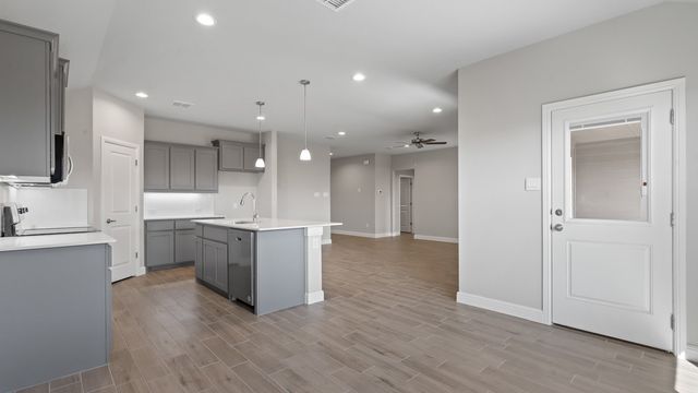 1301 HONEY CREEK Drive, Desoto, TX 75115