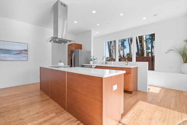 30 Ryans Way, Santa Cruz, CA 95062