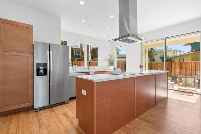 30 Ryans Way, Santa Cruz, CA 95062