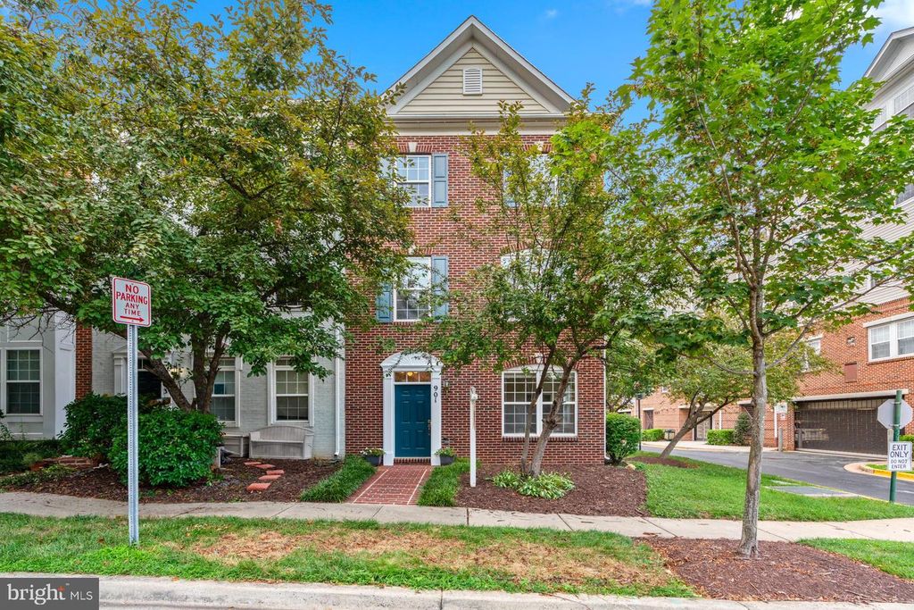 901 PLEASANT DR, Rockville, MD 20850