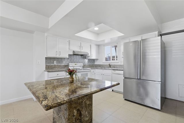 1541 Saylor Way, Las Vegas, NV 89108