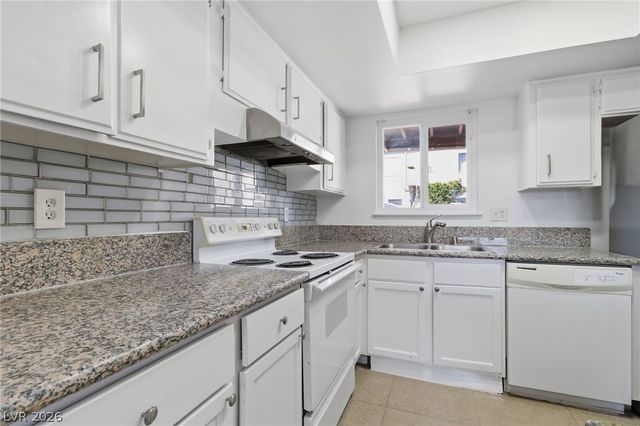 1541 Saylor Way, Las Vegas, NV 89108
