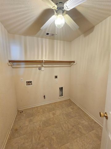 11015 Walkup Way, Houston, TX 77044