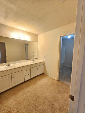 11015 Walkup Way, Houston, TX 77044