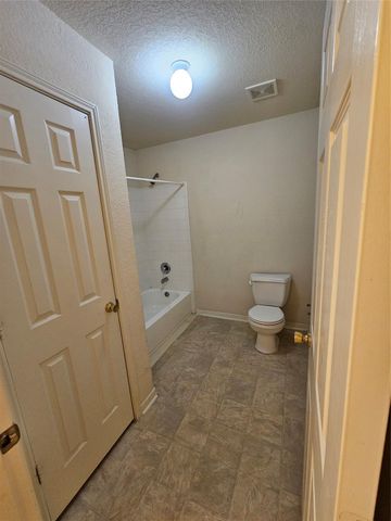 11015 Walkup Way, Houston, TX 77044